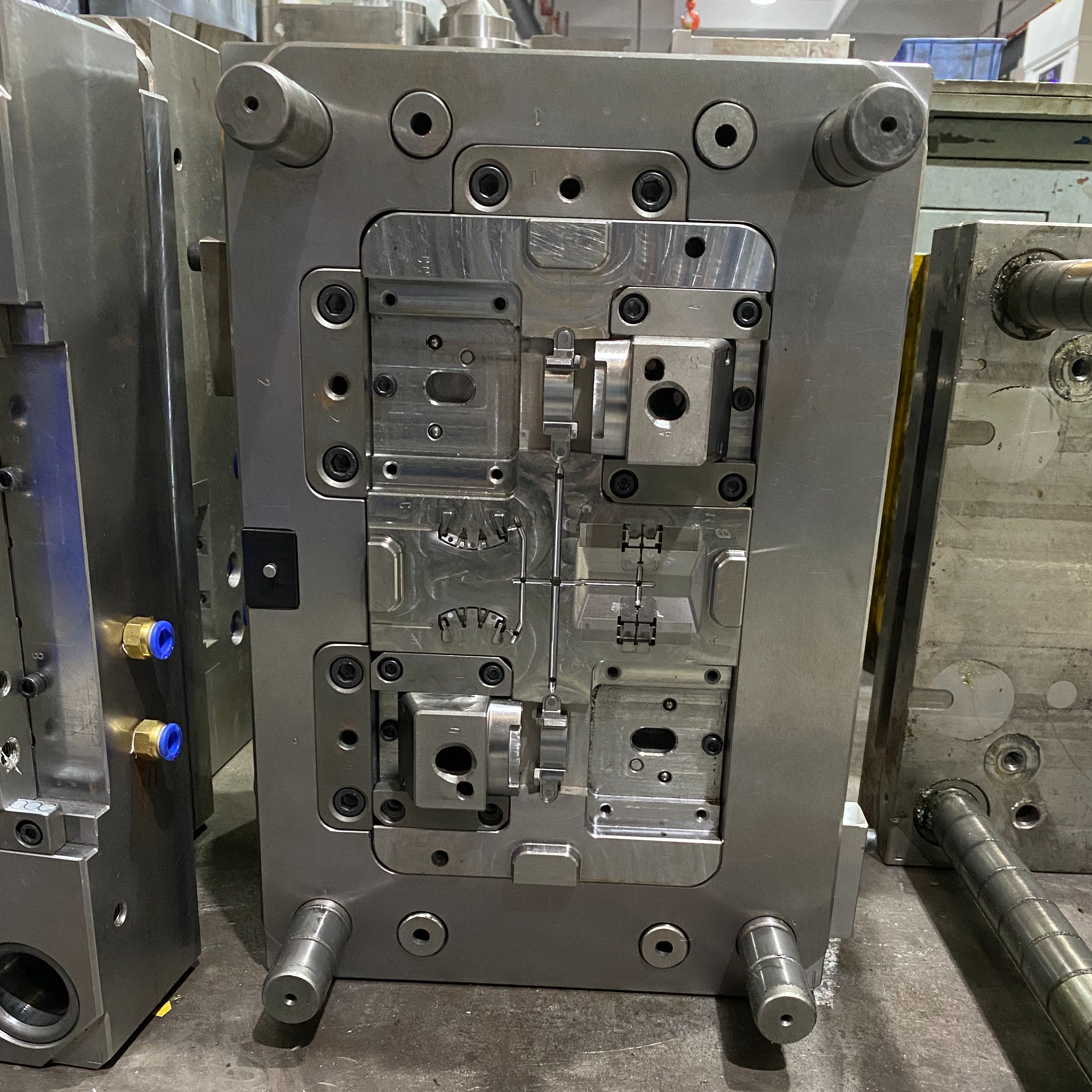 Prozess der Erstellung einer plastischen Injektionsform