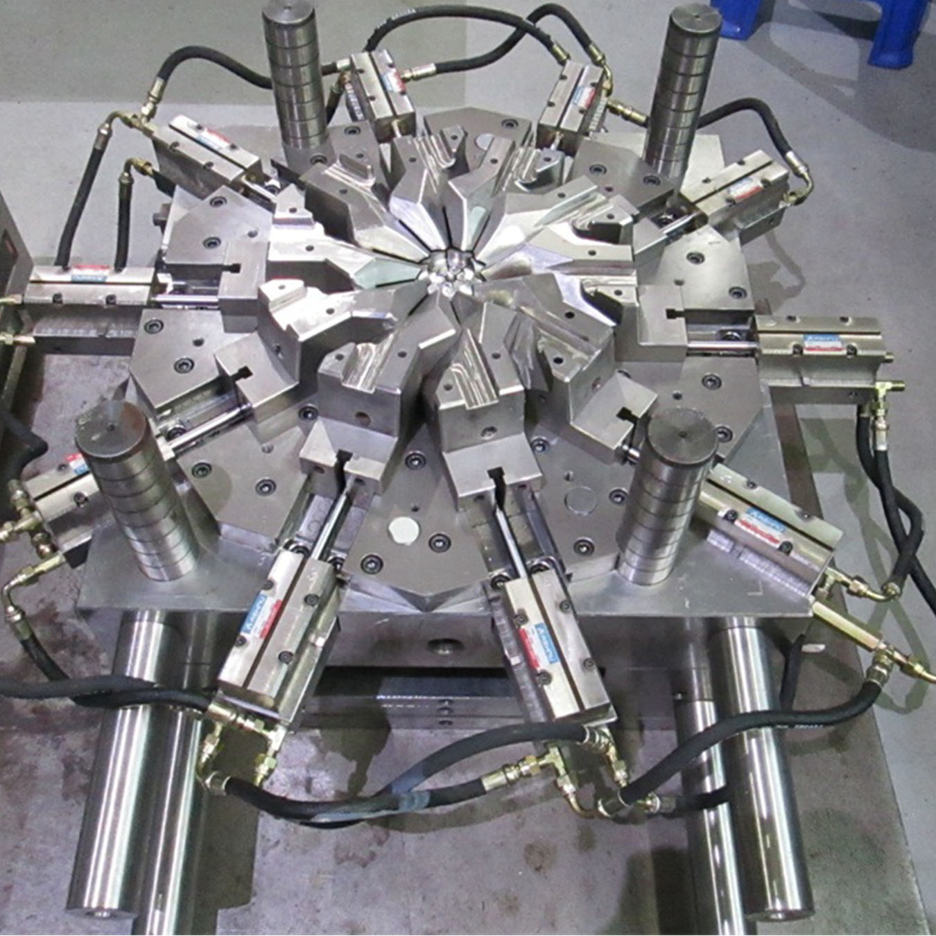 Plastikformlieferant-1